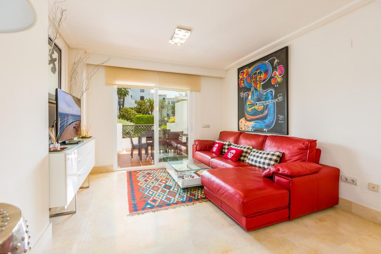 2 Bedroom With Pool In The Heart Of Puerto Banus Lägenhet Marbella